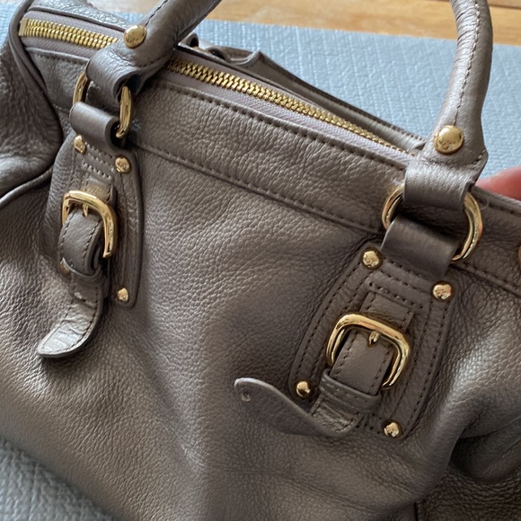 Steve Madden handbag silver tone with fun closure - Picture 3 of 8